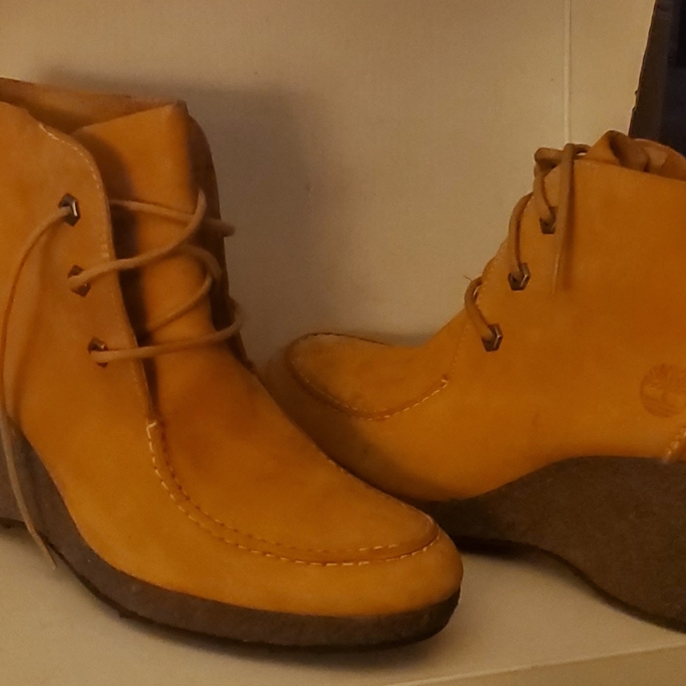 Timberland Tan Suede Wedged Booties